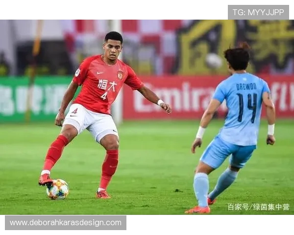 RMC对阵乌克兰帕与科纳特中卫组合默契十足展现强大防守能力 RMC对阵乌克兰帕与科纳特中卫组合默契十足展现强大防守能力